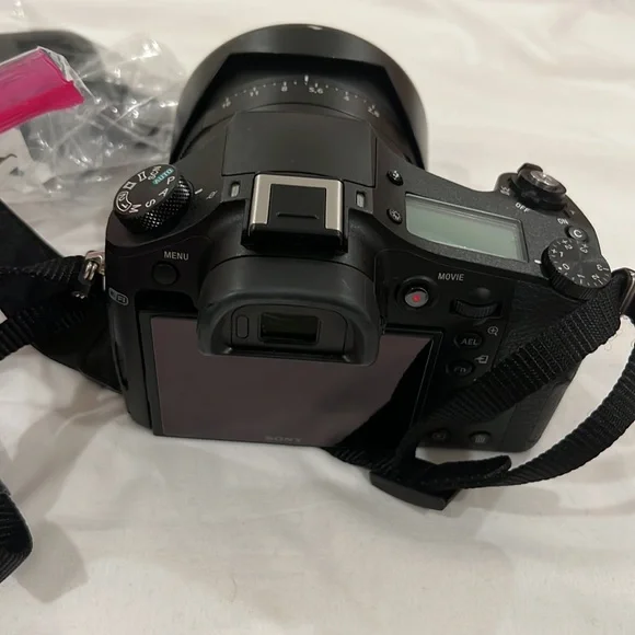 Sony RX10 - Picture 2 of 6